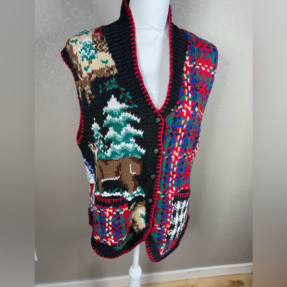 Northern Isles‎ Hand Knitted Vest with Winter Design